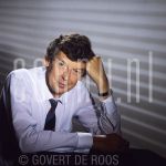 09-08-1985 Wim Kok at studio in Amsterdam.

[keywords]Posed, Half Length, Eyecontact, Politician[/keywords]